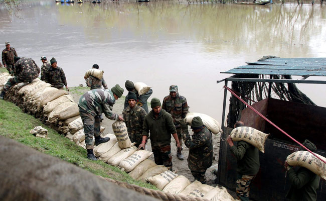 Flood Alert in Kashmir as Jhelum Crosses Danger Mark After Incessant Rain