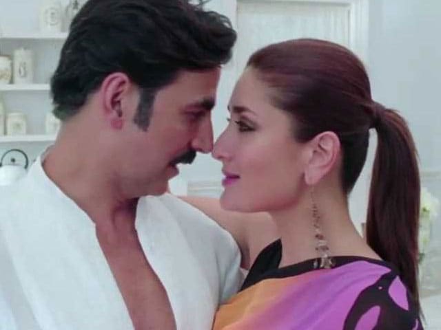 Kareena, Akshay Sing About Teri Meri Kahaani