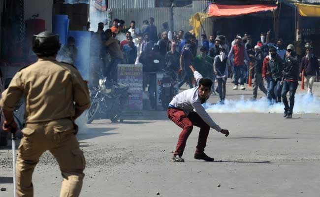 After Separatist Masarat Alam's Arrest, Protesters Clash With Police in Srinagar