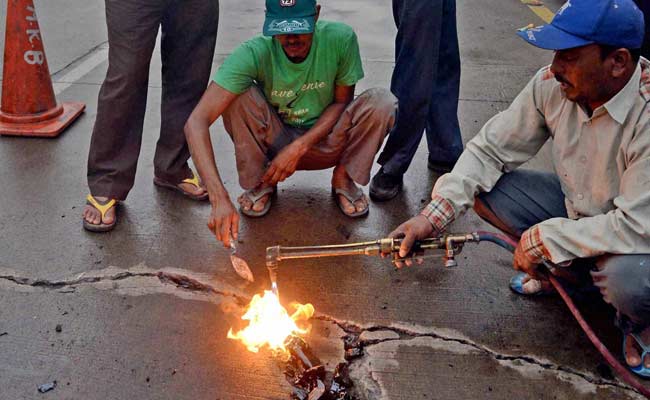 Nepal Earthquake: After Fresh Tremors, PM Narendra Modi Meets Officials