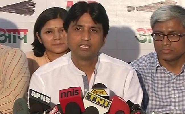 AAP's Kumar Vishwas Didn't Meet This Women's Rights Group. But He Triggered a Fight.