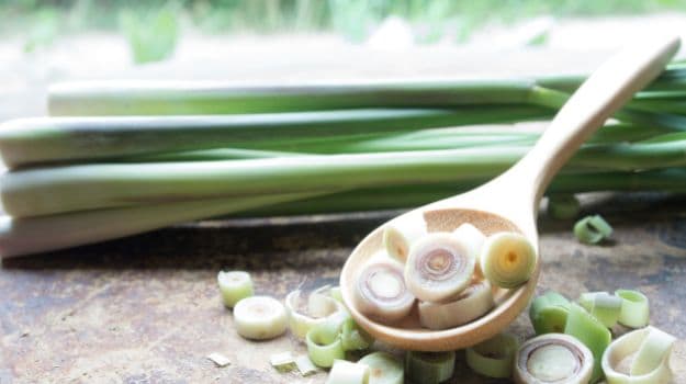 Benefits Of Lemongrass: सर्दी और खांसी की समस्या से हैं परेशान तो लेमनग्रास टी का करें इस्तेमाल, जानें ये 4 बेहतरीन फायदे!