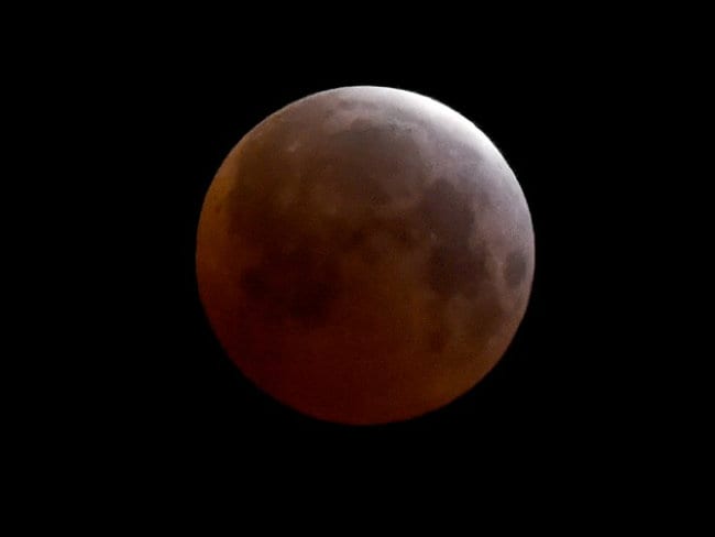 Lunar Eclipse 2020: आज है साल का आखिरी चंद्र ग्रहण, इन 6 बातों का रखें विशेष ध्यान, जानें ग्रहण से जुड़ी कुछ मान्यताएं