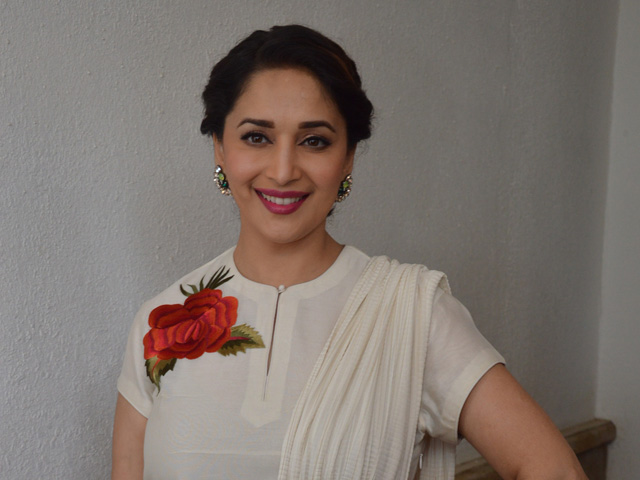 Madhuri Dixit Excited About Priyanka, Deepika's <i>Lavni</I> Dance-Off in <i>Bajirao Mastani</i>