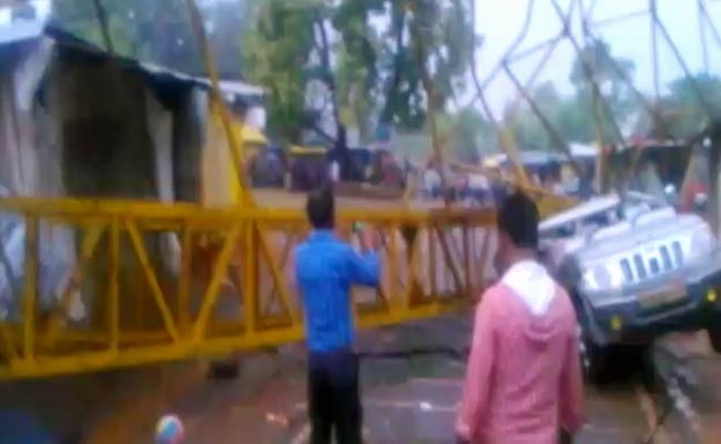 6 Killed, 5 Injured as Crane Falls on Shops in Madhya Pradesh