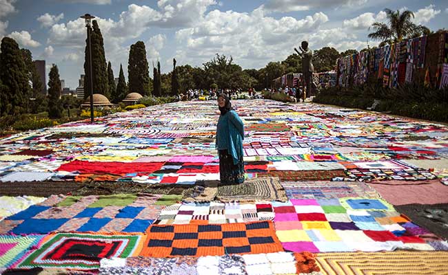 Blanket Knitted to Commemorate Nelson Mandela's Legacy Sets World Record