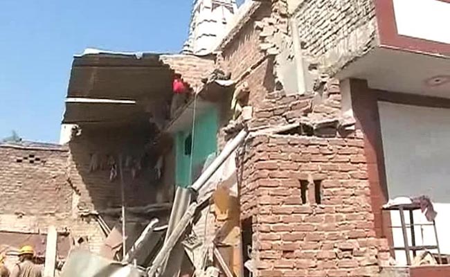 1 Killed, 9 Injured as Building Collapses in Delhi After Explosion