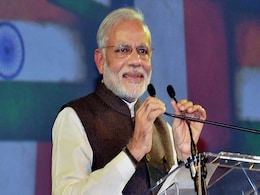 अपने 'शानदार' कपड़ों पर बोले प्रधानमंत्री नरेंद्र मोदी, मेरे कपड़े डिजाइनर नहीं बनाते अपने 'शानदार' कपड़ों पर बोले प्रधानमंत्री नरेंद्र मोदी, मेरे कपड़े डिजाइनर नहीं बनाते
