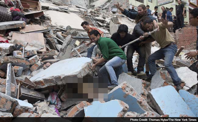 Earthquake in Nepal Kills More Than 1,800 and Levels Buildings in Capital