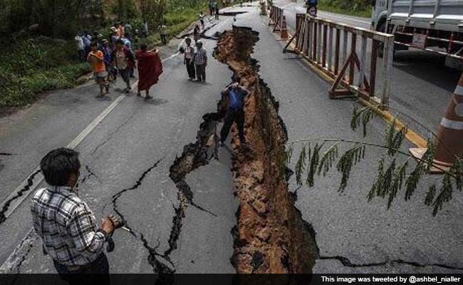PM Narendra Modi Speaks to Nepal President After 7.9 Magnitude Earthquake Hits Nepal