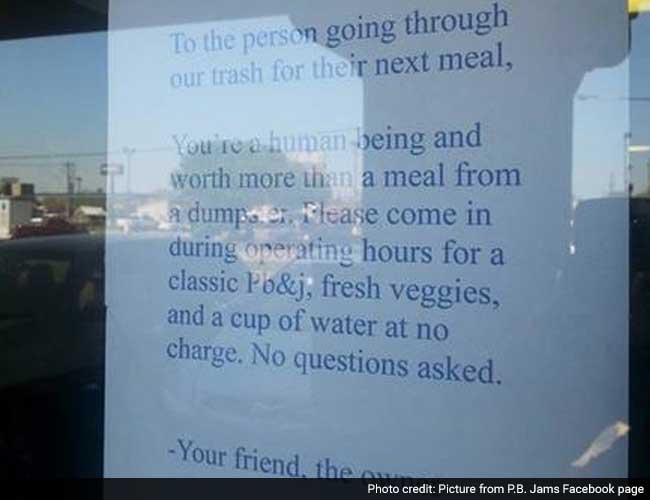 Restaurant Owner's Note For The Person Who Was Digging Through Trash Goes Viral