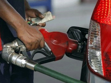 पेट्रोल 3.96 रुपये व डीजल 2.37 रुपये प्रति लीटर हुआ महंगा