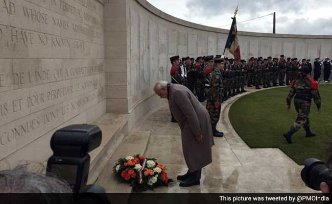 PM Modi Visits the Neuve-Chapelle Memorial, Pays Tribute to Martyred Indian Soldiers Who Fought in World War I