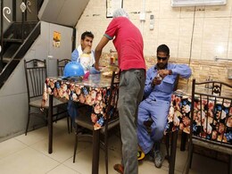 In Rich Qatar, One Restaurant Lets Poor Eat for Free In Rich Qatar, One Restaurant Lets Poor Eat for Free