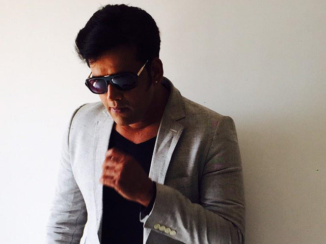 Ravi Kishan to Play Fading Superstar in <i>Bombairiya</i>