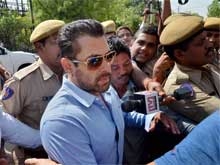 Am Muslim <i>and</i> Hindu, Says Salman Khan to Judge