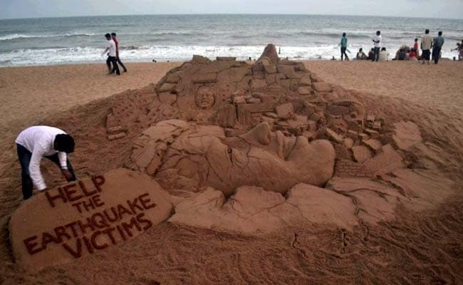 Sand Artist's Message for Helping Earthquake Victims