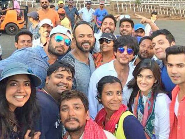 Shah Rukh Khan Surprises Dilwale Cast and Crew With Goa Visit