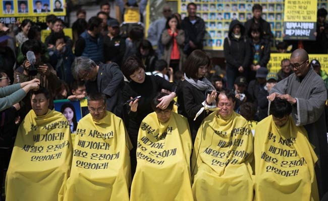Parents of South Korea Ferry Victims Shave Heads in Protest