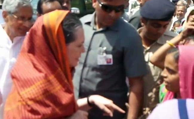 Sonia Gandhi visits Farmers in Madhya Pradesh. 'Where was She Last Year?' Asks BJP