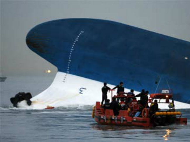 Salvage Experts Start Survey of Sunken South Korean Ferry