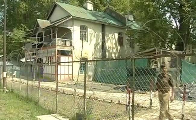 After Two Decades, Security Forces Vacating Hotels in Srinagar