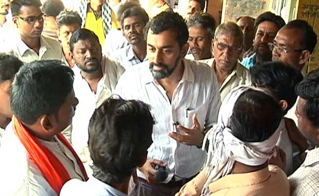 Standing in His Ruined Fields, Ramesh Khamankar Drank a Bottle of Pesticide