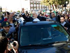 Crowd Hails Iranian Nuclear Negotiators on Return to Tehran