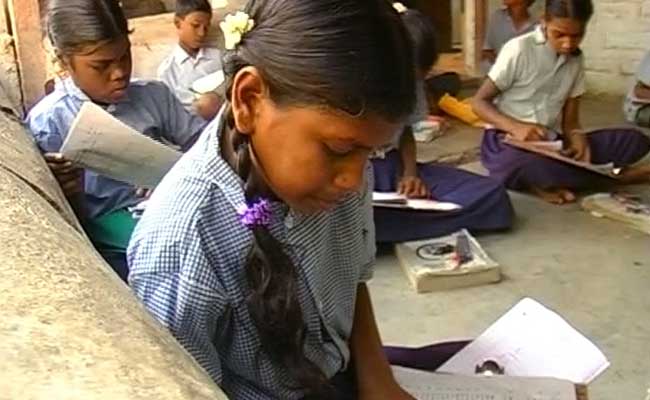 Amid Debate on Tobacco Curbs, Beedi Workers Ask 'What About Us'