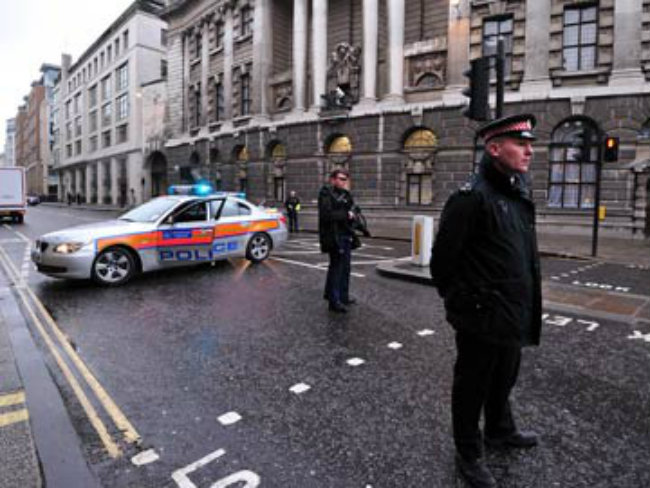 British Police Hunt for Family of 12 Suspected of Travelling to Syria