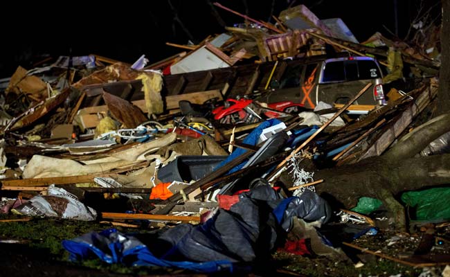 Tornadoes Tear Through US Towns, Kill 2: Report