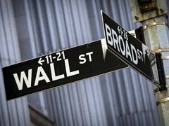 Wall Street Indices Flat in Pre-Holiday Lull; Health, Consumer Up