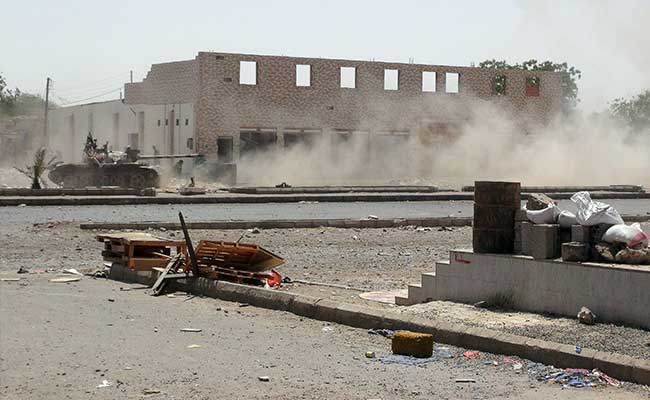 South Yemen Clashes, Raids Kill More Than 90