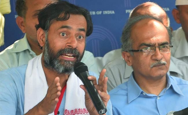 AAP Sends Showcause Notice to Prashant Bhushan, Yogendra Yadav