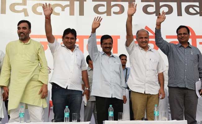 Unhappy With Kejriwal's Minimum Wage Hike, His Trade Wing Threatens Strike