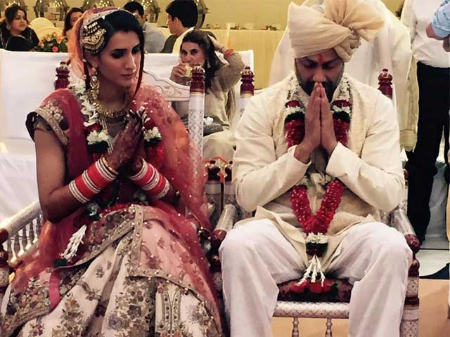 <i>Rock On!!</i> Director Abhishek Kapoor Marries Pragya Yadav