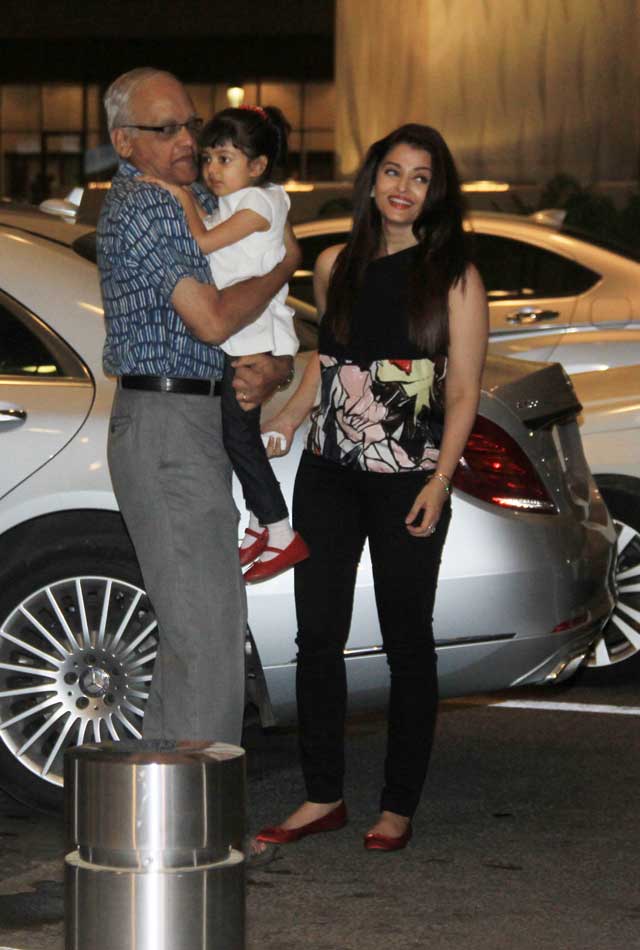 Bollywood: In Pics: Aishwarya Rai leaves for Delhi with daughter Aaradhya  to meet French President