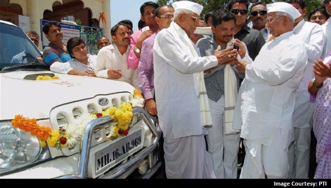 Anna Hazare's Mahindra Scorpio Auctioned; Toyota Innova Could Be His Next Car