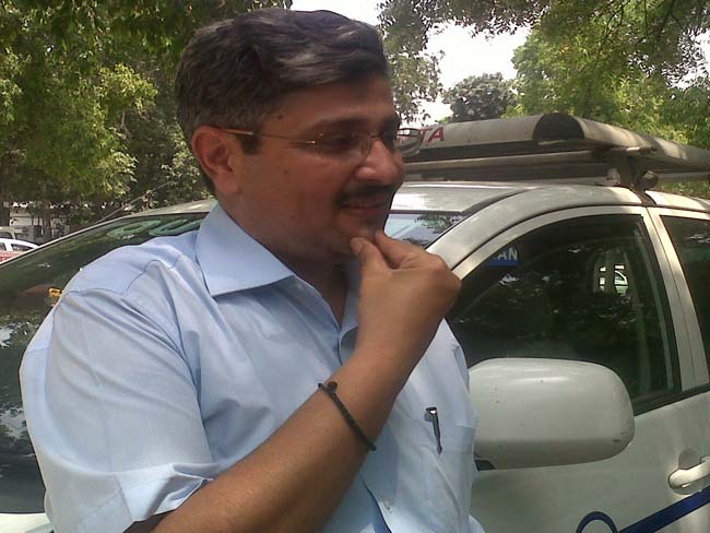रवीश रंजन शुक्ला का ब्लॉग : गुटखा खाने वाले अधिकारी की शिकायत पर शराब बरामद