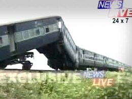 असम में पटरी से उतरी ट्रेन, ड्राइवर सहित कुछ यात्री घायल असम में पटरी से उतरी ट्रेन, ड्राइवर सहित कुछ यात्री घायल