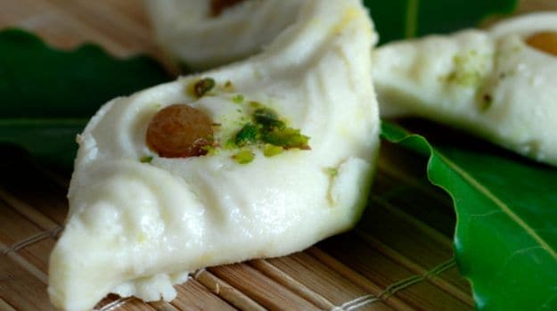 West Bengal Govt to Launch Cafe Serving Best Bengali Cuisine