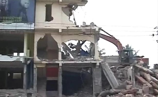 Demolition Drive Near Bengaluru's Banaswadi Lake, Residents Panic