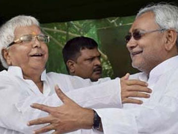 बदले हालात में दिखेगी बिहार की चुनावी राजनीति जब 'दोस्त-दुश्मन' व 'दुश्मन-दोस्त' दिखेंगे