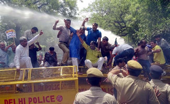 Protest Politics in Delhi as BJP Hits Out at Arvind Kejriwal, AAP at Smriti Irani