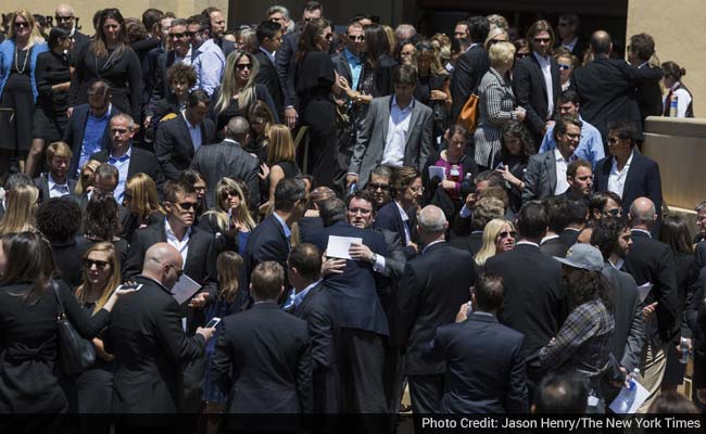 Charmed Leaders of Tech, and Poker Buddies, Gather to Mourn Dave Goldberg