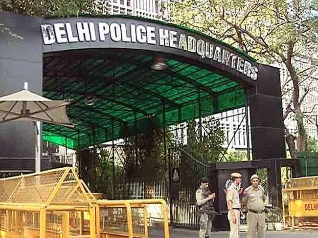 दिल्ली के जनकपुरी डिस्ट्रिक्ट सेंटर के पास व्यापारी की सरेराह गोली मारकर हत्या