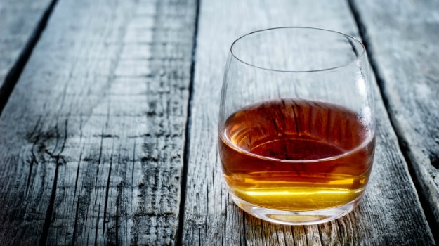 Moderate Drinking May Cut Death Risk In Early Alzheimer's