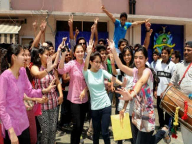 RBSE 10th Result 2020: राजस्थान 10वीं में 80.63% छात्र हुए पास, 81.41% के साथ लड़कों से आगे निकली लड़कियां