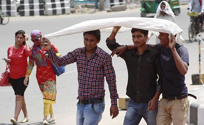Monster Heat Wave Sees Crowded Delhi Hospitals, Many Patients are Delirious