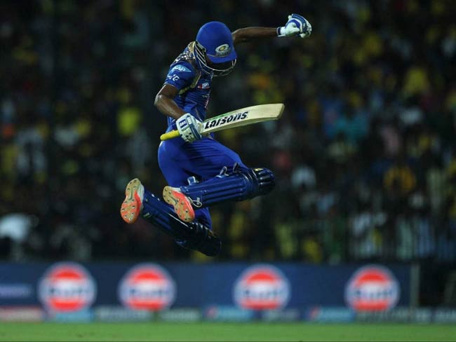 चेन्नई को चित कर मुंबई को मिली लगातार पांचवीं जीत, चेन्नई फिर भी टॉप पर